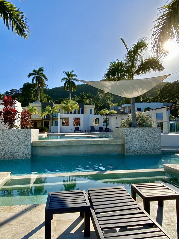 Pool - Tropical Retreat Villa Miramar (Montego Bay)