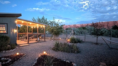 Bluff Bungalow w/ Patio, Dogs Welcome