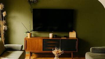 Smart TV, futbolito y libros