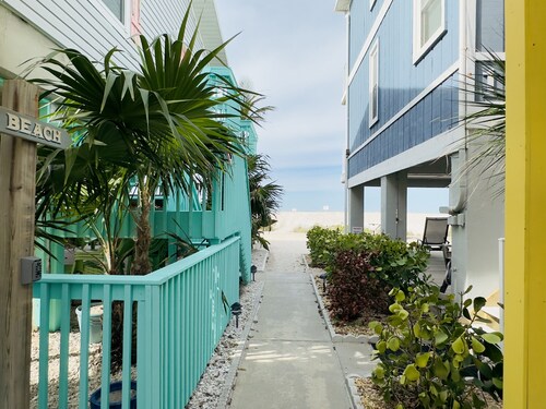 Beachfront Retreat Direct Beach Access & Comfort