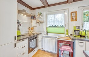 Fridge, oven, stovetop