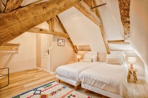 7 bedrooms, iron/ironing board, travel cot, WiFi