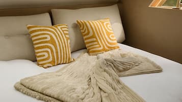 1 bedroom, iron/ironing board, internet, bed sheets