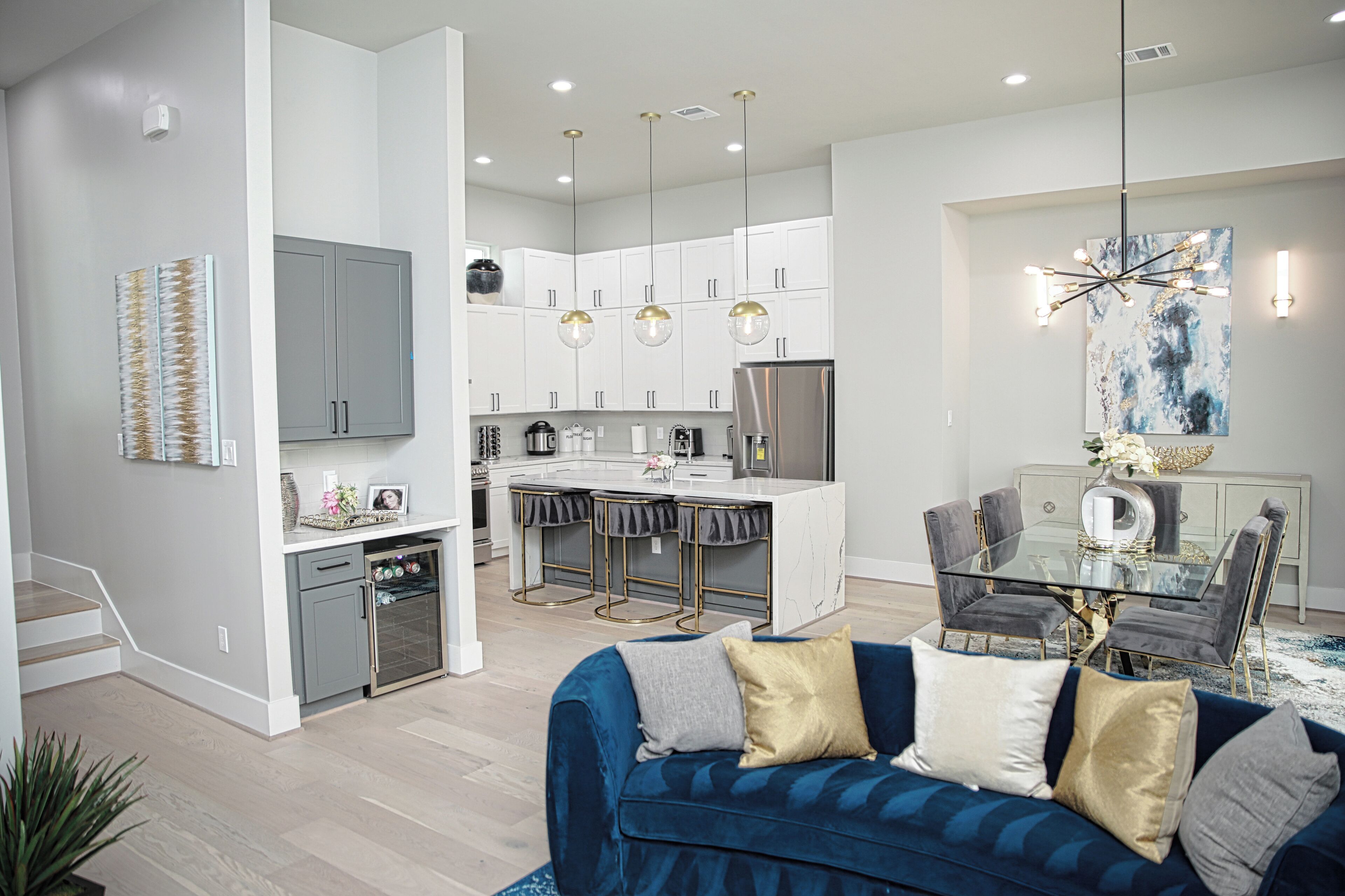 Sleek Luxe 3BD/3.5BT/Rooftop/Garage. HTX. Free Early CheckIn