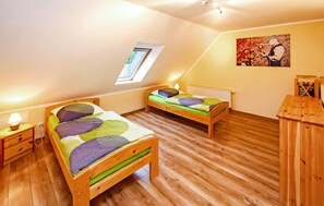 2 bedrooms, travel crib, free WiFi, bed sheets