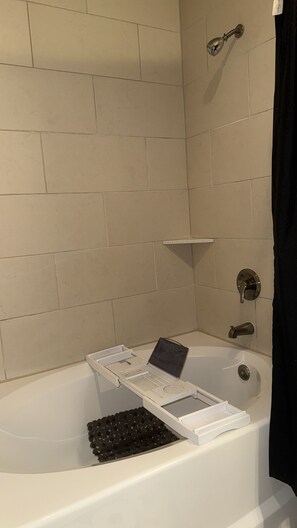 Towels, soap, toilet paper - THE LOVE ME SUITE UPPER KIRBY HOUSTON GETAWAY  (Houston)