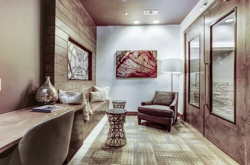 THE LOVE ME SUITE UPPER KIRBY HOUSTON GETAWAY 