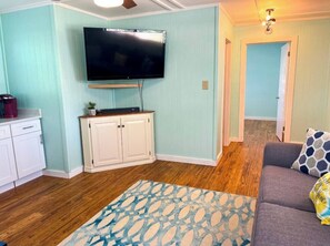 TV - Cozy Waterfront Home on Lake LBJ Kayaks Included! (Granite Shoals)