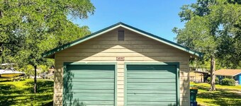 Cozy Waterfront Home on Lake LBJ Kayaks Included!