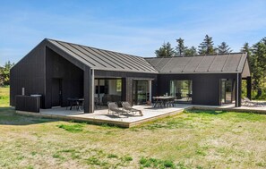 Outdoor dining - Stunning home in Saltum with sauna (Saltum)