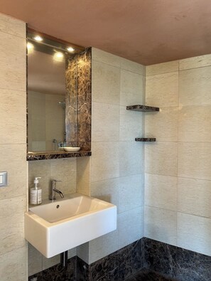 Panoramic Villa | Bathroom