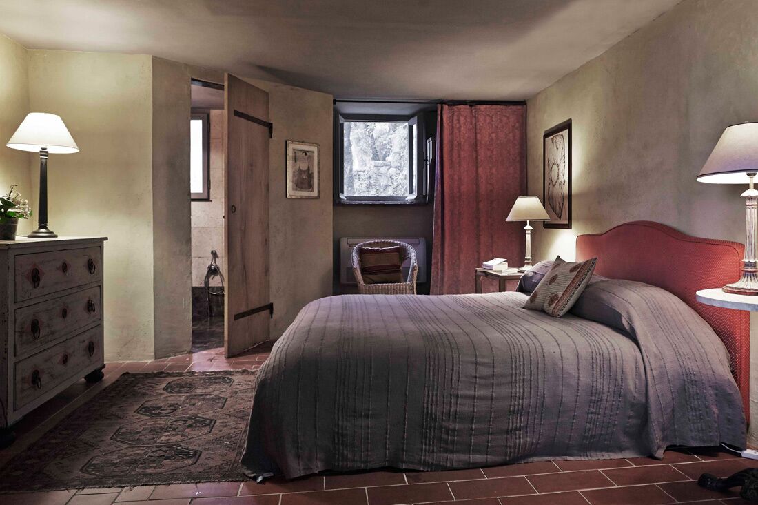 파노라믹 빌라 | 각각 다른 스타일의 인테리어, 책상, 노트북 작업 공간, 다리미/다리미판