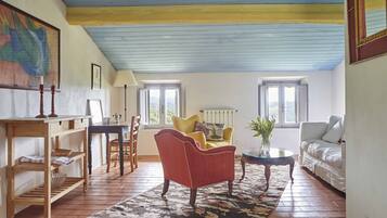 Apartemen Comfort | Area keluarga | Perapian