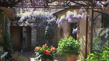 Gallery Villa | Terrace/patio