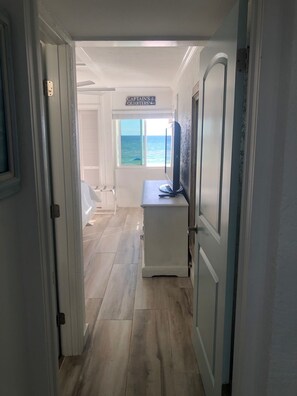 2 bedrooms, iron/ironing board, free WiFi, bed sheets - BEACH FRONT! BREATHTAKING VIEW, RELAXING FAMILY FRIENDLY PROPERTY, 3RD FLOOR (Panama City)