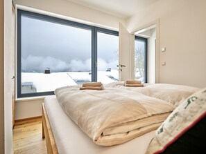 4 bedrooms, free WiFi