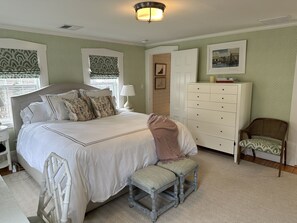 3 bedrooms, desk, iron/ironing board, travel crib - Historic Charm with modern amenities in Exeter, NH.  3 Bedrooms & Walk to town (Exeter)