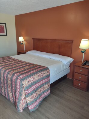 单人房 | 特色家居、办公桌、笔记本电脑工作区、免费 WiFi