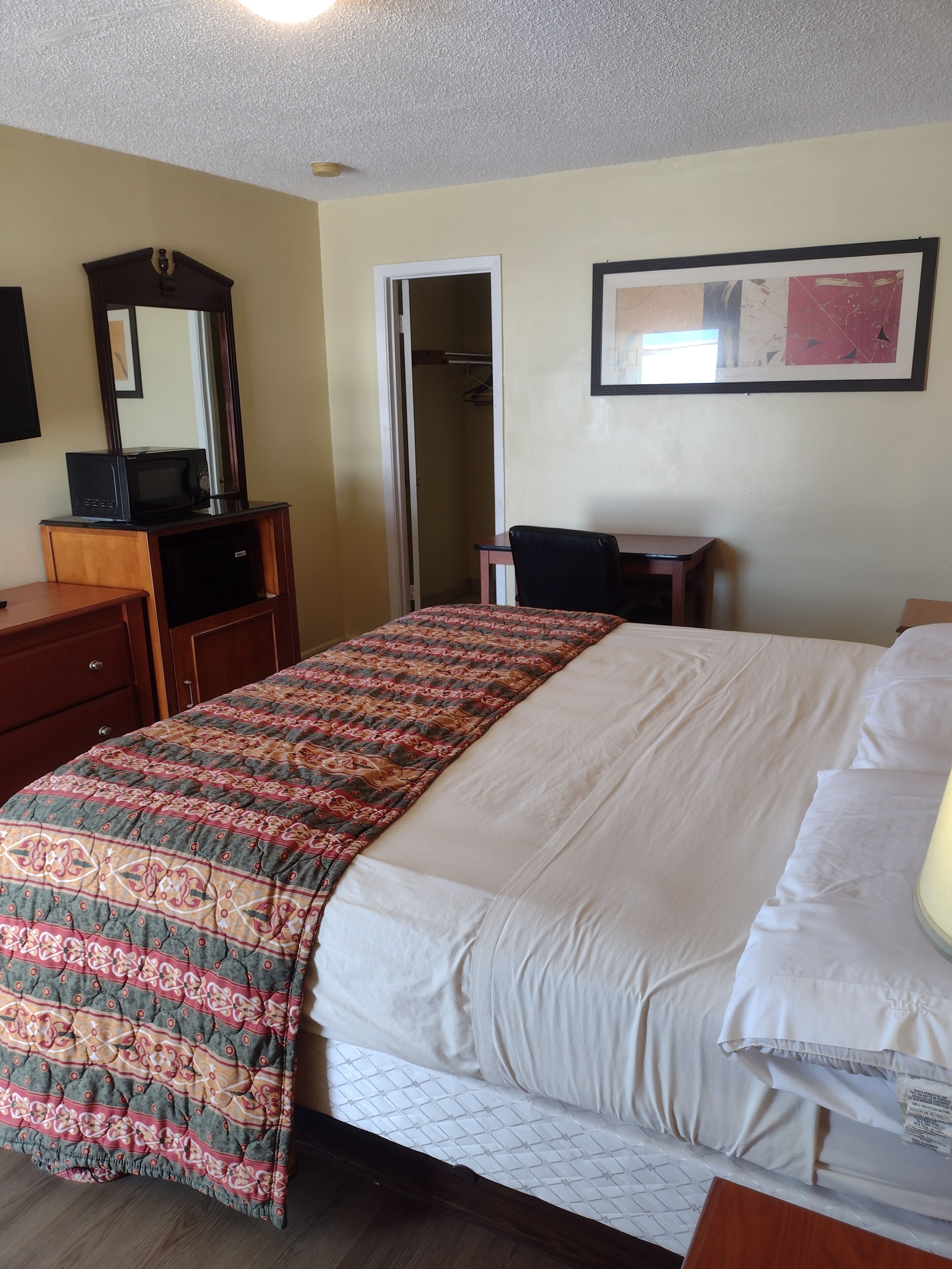 طراز فريد لكل وحدة ومكتب ومساحة عمل للكمبيوتر المحمول وواي فاي مجانًا