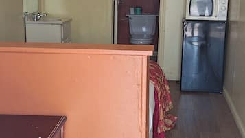 Desk, laptop workspace, WiFi (free), individually furnished