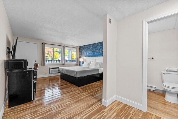 1 室のベッドルーム、デスク、アイロン / アイロン台、WiFi (無料)