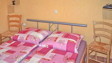 1 Schlafzimmer, Reisekinderbett, kostenloses WLAN, Bettwäsche