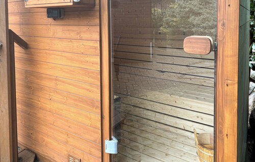 Nice home in Waren (Müritz) with WiFi