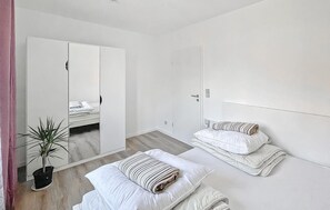 2 Schlafzimmer, Reisekinderbett, kostenloses WLAN, Bettwäsche