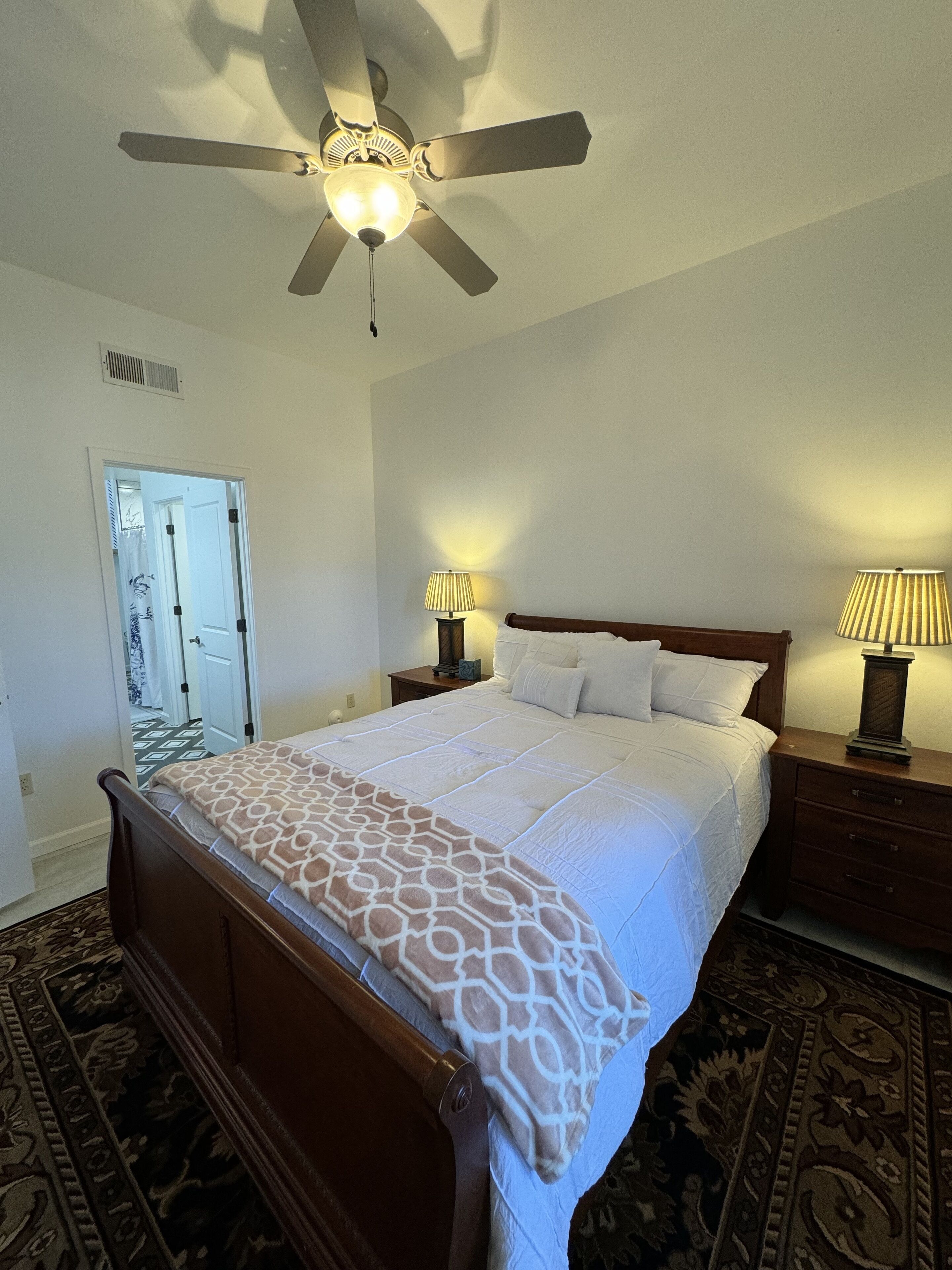 2 chambres, fer et planche à repasser, Wi-Fi, draps fournis