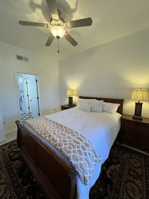 2 habitaciones, tabla de planchar con plancha, wifi y ropa de cama 