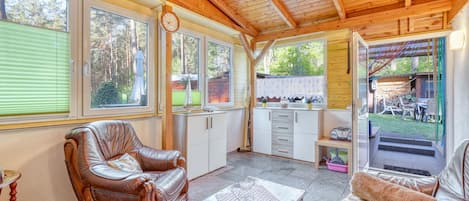 TV, fireplace, stereo