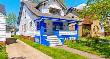 Sapphire Haven: Charming 2BR Private Basement Retreat | Laundry & Safe Location • 8 Min To Airport