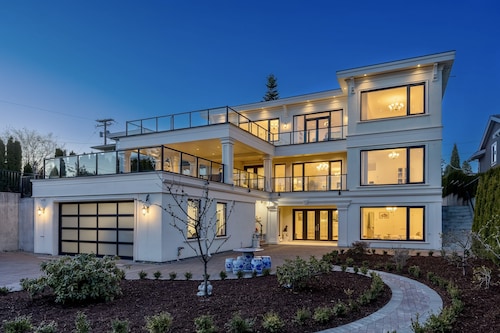 luxury brand new home w/amazing view