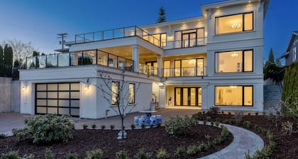 luxury brand new home w/amazing view