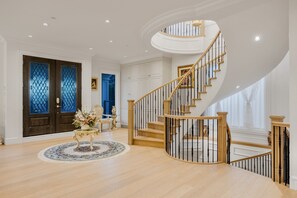 Interior - luxury brand new home w/amazing view (White Rock)