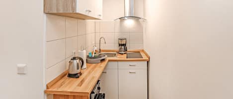 Fridge, stovetop