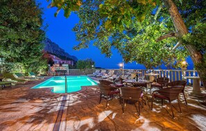 Pool - 4 bedroom amazing home in Jesenice (Jesenice)