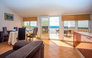 Interior - 4 bedroom amazing home in Jesenice (Jesenice)