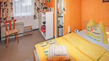 1 bedroom, travel cot, free WiFi