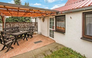 Outdoor dining - Awesome home in Luckow with WiFi (Luckow)