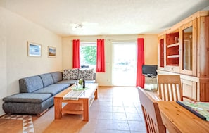 TV, fireplace, stereo