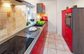 Fridge, oven, stovetop, dishwasher - Cozy apartment in Userin with lake view (Userin)