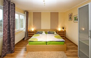 2 عدّة غرف نوم وسرير سفر وواي فاي مجانًا وملاءات أسرّة