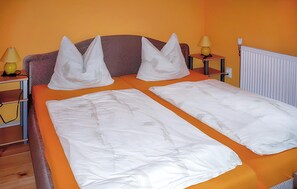 2 chambres, lit parapluie, draps fournis