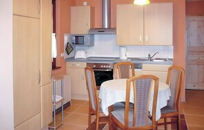 Réfrigérateur, four, plaque de cuisson, lave-vaisselle