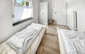 2 bedrooms, travel cot, free WiFi