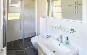 Shower, hair dryer - Ferienhaus Kratzeburg (Kratzeburg)