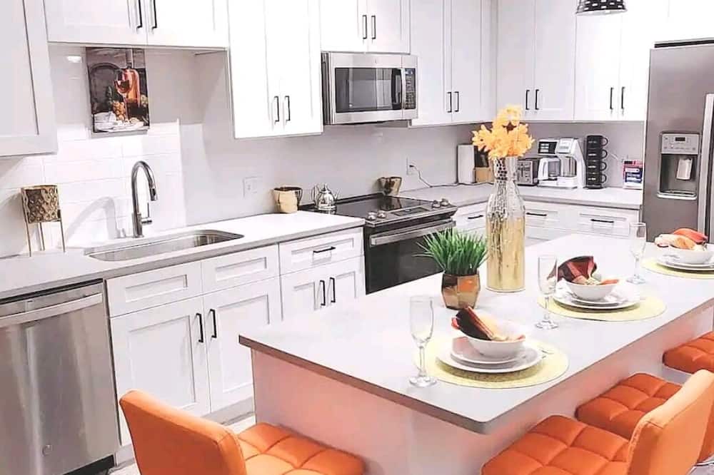Lux and Cozy 2beds 2 Baths up to 8 guest