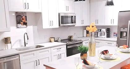 Lux and Cozy 2beds 2 Baths up to 8 guest