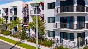 Exterior - Lux and Cozy 2beds 2 Baths up to 8 guest (West Palm Beach)